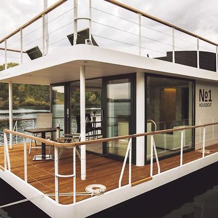 Готель Vipliving Houseboat Прага Екстер'єр фото